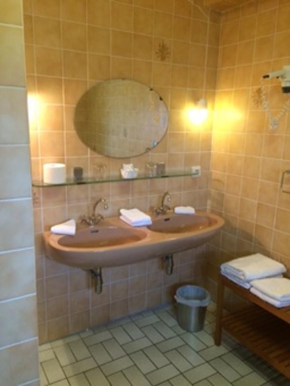 Hotel La Venerie Virton Cameră foto